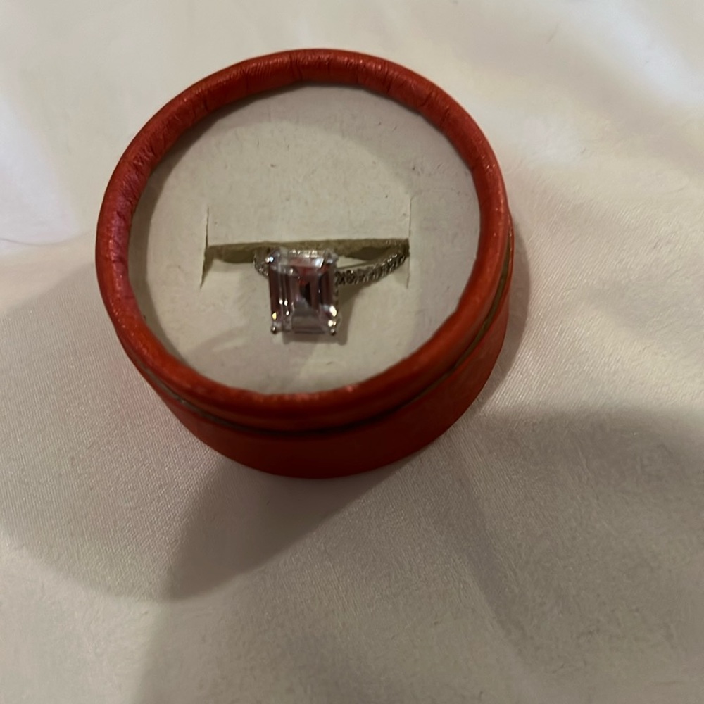 Gorgeous bling ring- size 7 NWOT